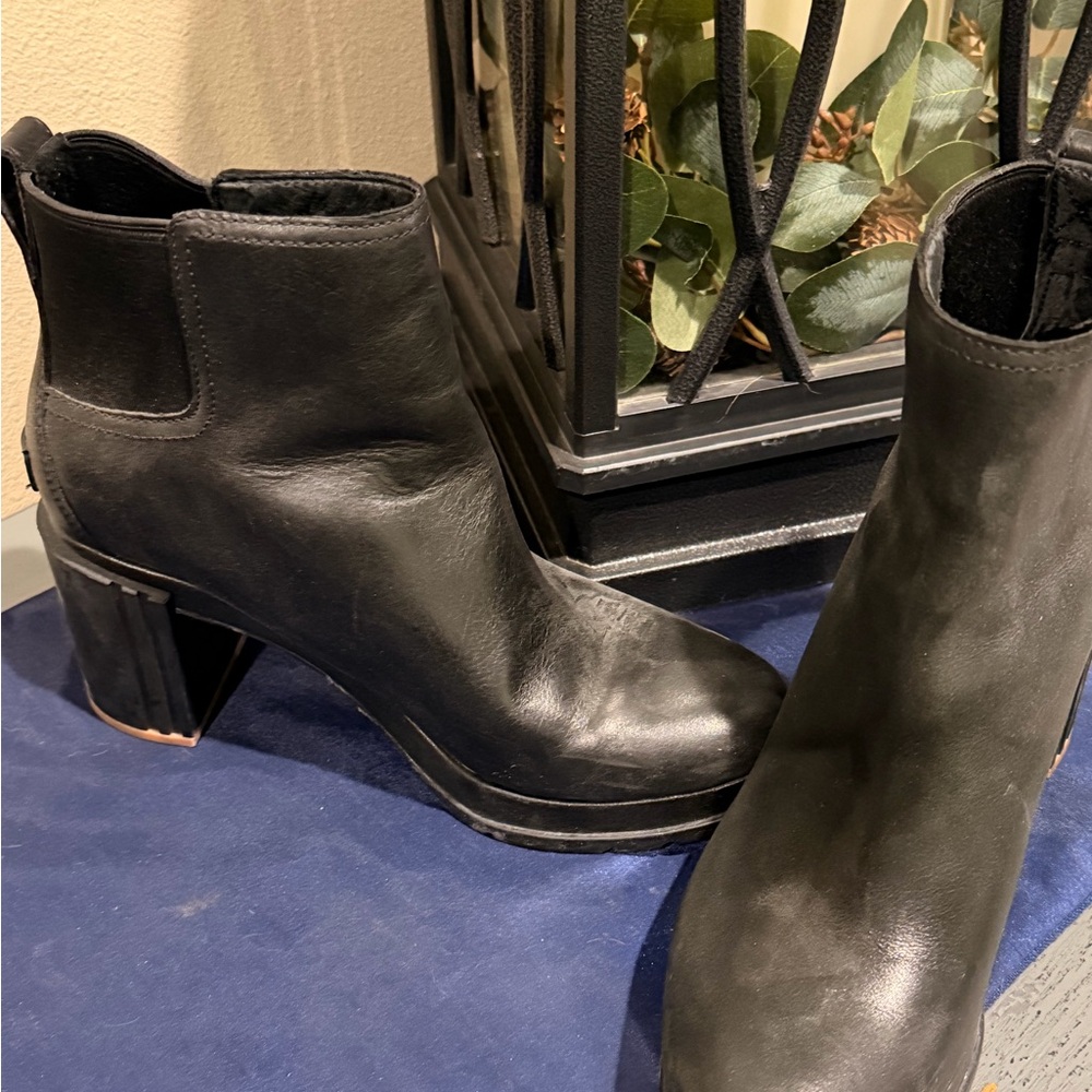 Sorel Black Leather Heeled Boots